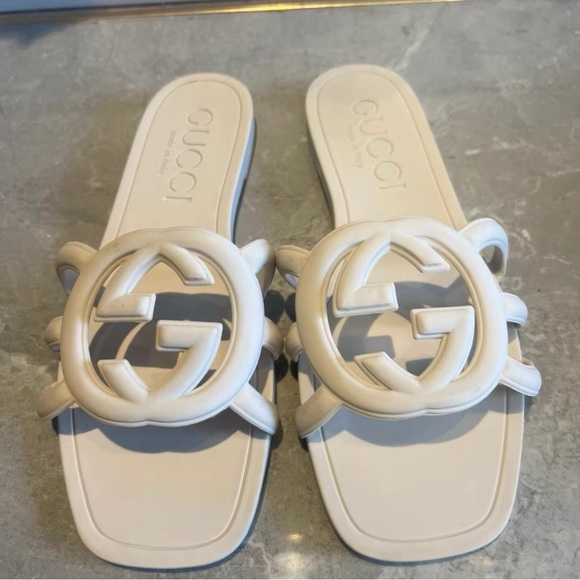 Gucci Women's Cream Logo Slide Sandals - Picture 1 of 7